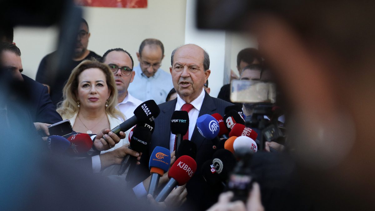 Kuzey Kıbrıs Türk Cumhuriyeti'ndeki cumhurbaşkanlığı seçimini kaybeden mevcut Cumhurbaşkanı Ersin