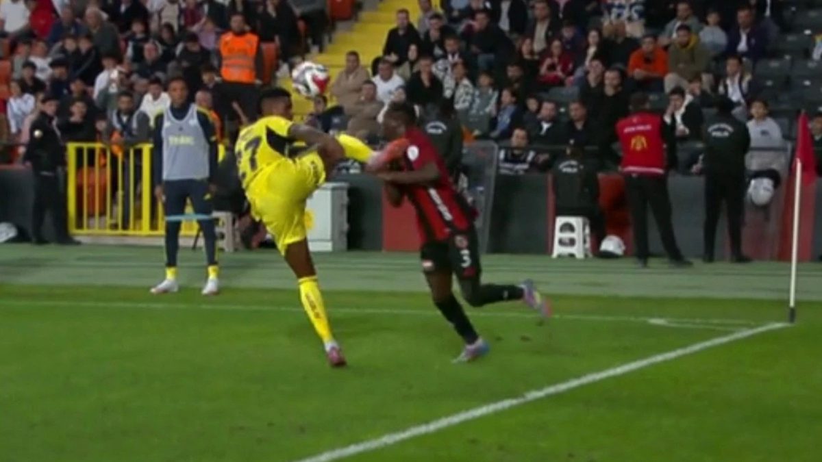 Süper Lig'in 10. haftasında Fenerbahçe, deplasmanda Gaziantep FK'ya konuk oldu.