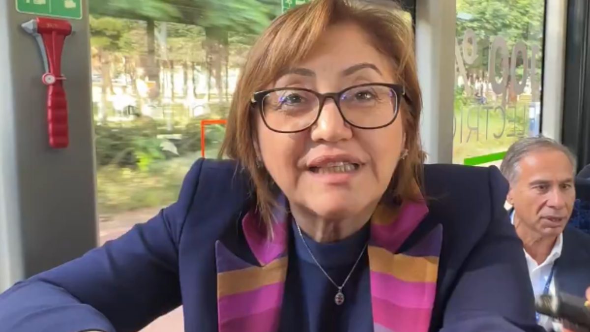 Sürücüsüz otobüsün denemelerini yapan Fatma Şahin, "Bu otobüs sürücüsüz, %100