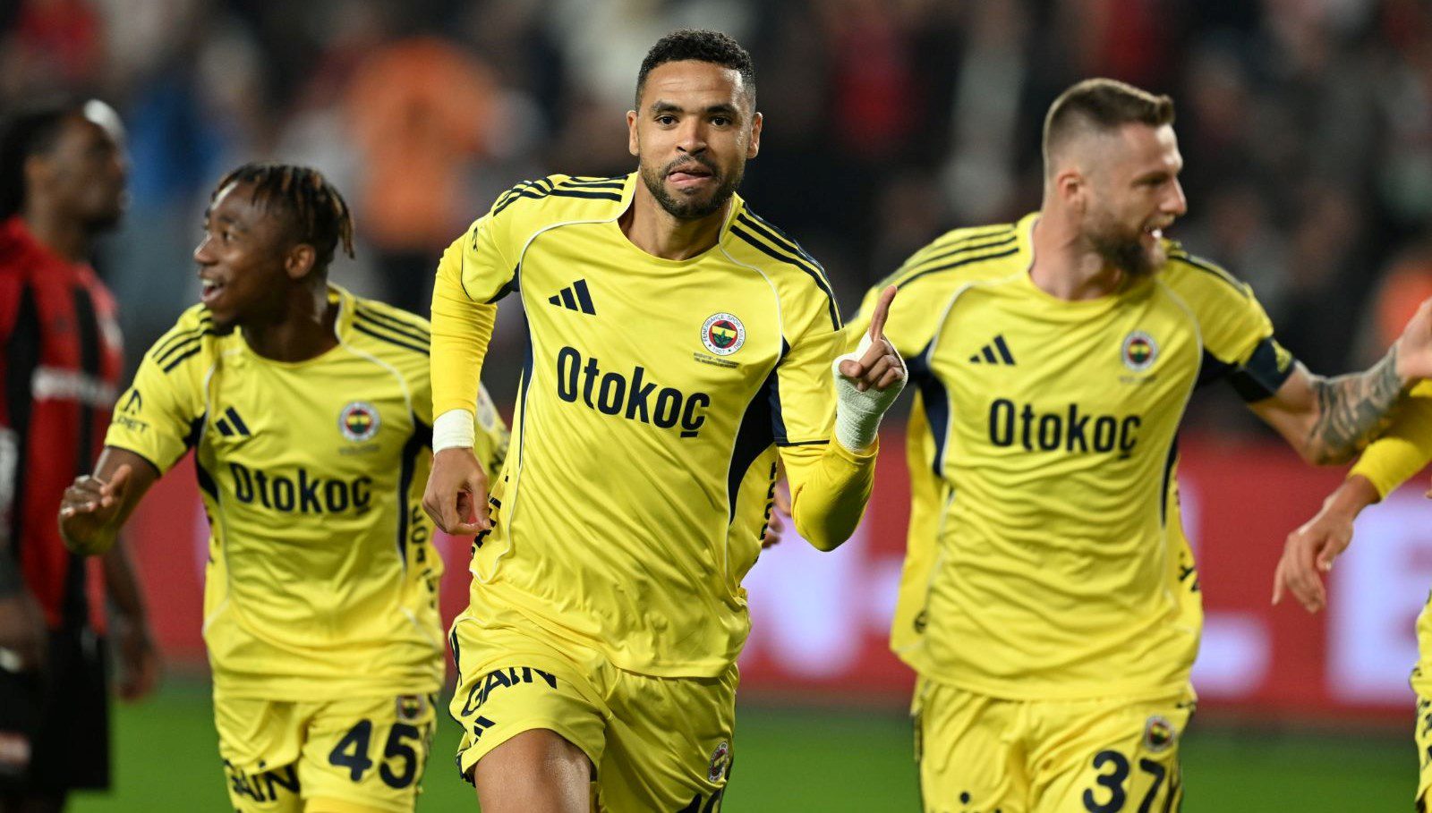 Fenerbahçe, deplasmanda Gaziantep FK'yı farklı mağlup etti ve derbi öncesi
