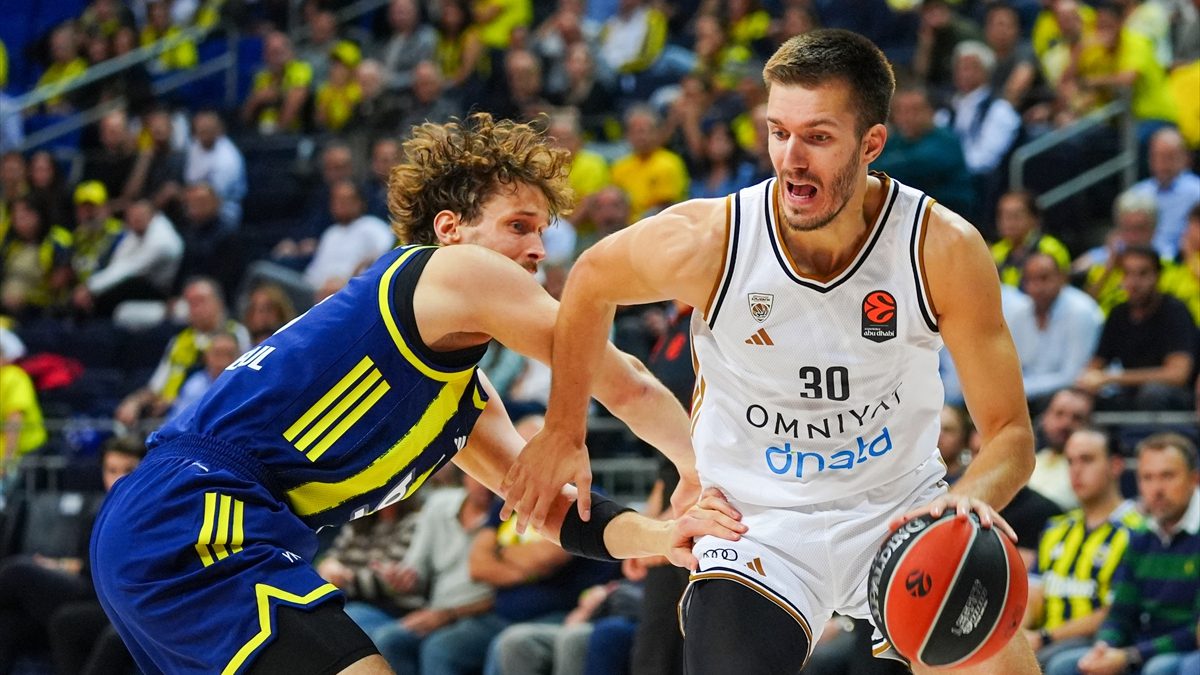 Basketbolda EuroLeague'in 4. hafta müsabakasında Fenerbahçe, konuk ettiği Dubai Basketbol'a