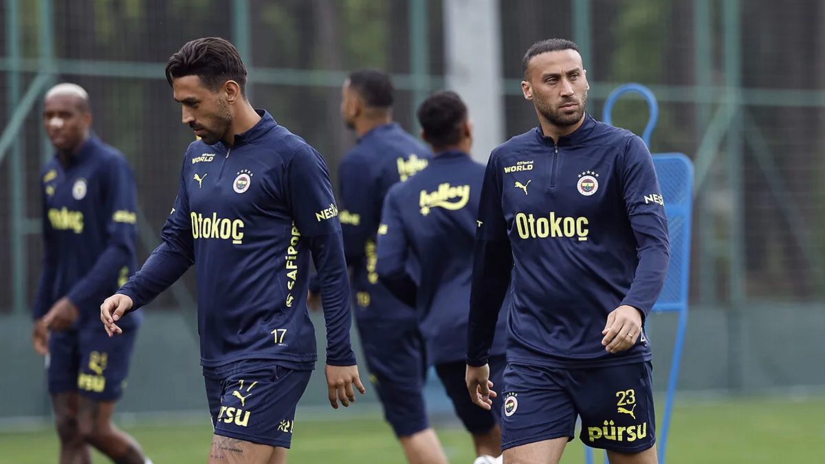 Fenerbahçe'de Cenk Tosun ve İrfan Can Kahveci'nin kadro dışı bırakılması