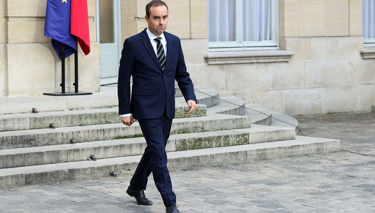 Hafta başı istifa eden ve daha sonra Cumhurbaşkanı Emmanuel Macron'un