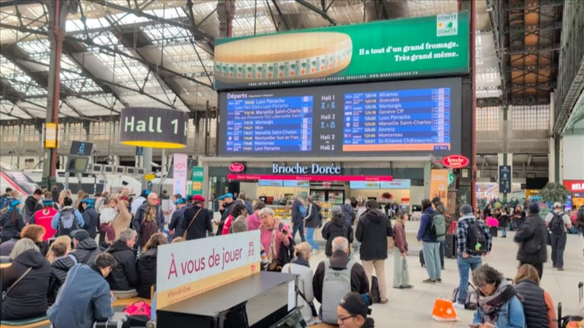 Fransa'da sinyal kablolarında kasıtlı çıkarılan yangın nedeniyle Lyon-Avignon hızlı tren