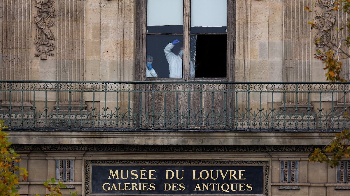 Paris'te ünlü Louvre Müzesi'nde gerçekleştirilen 88 milyon euroluk soyguna ilişkin