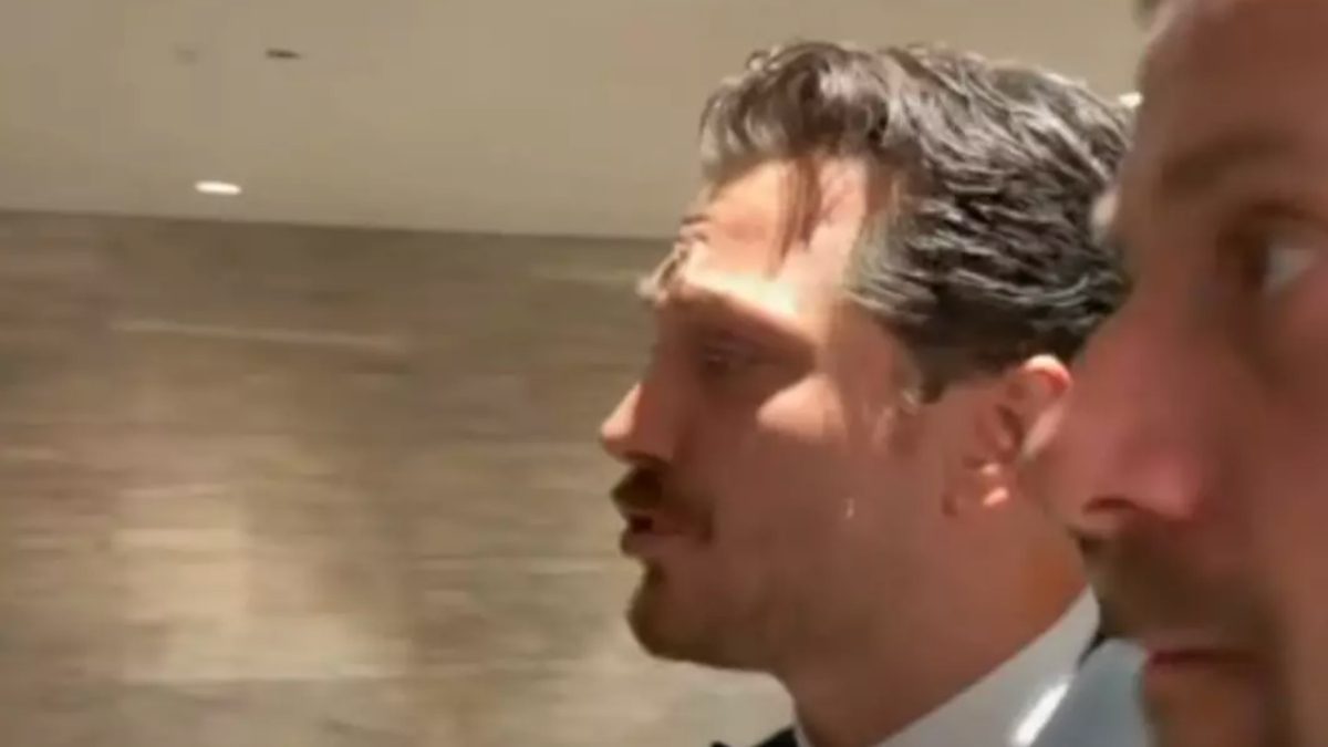 Uykucu filminin galası sırasında Balıkesir merkezli 6.1 büyüklüğünde deprem oldu.