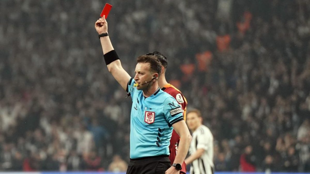 Galatasaray ile Beşiktaş arasında oynanan son 5 derbide 5 kırmızı