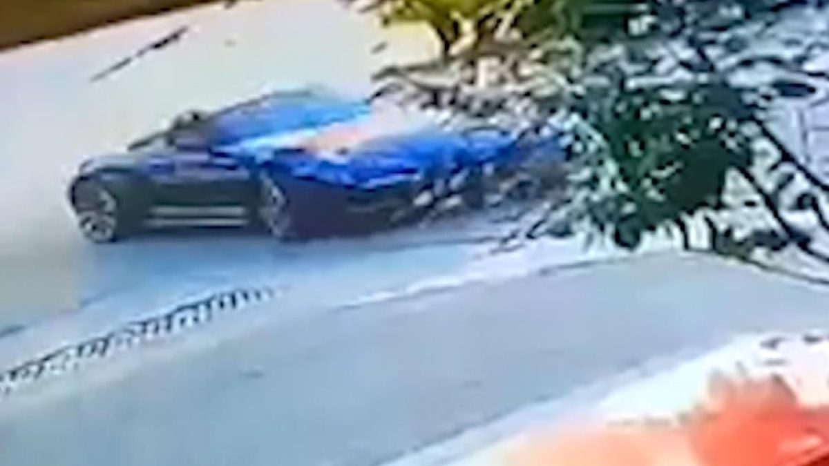 Gaziantep'te yönetmeliğe uygun plaka takmayan ve drift atan lüks aracın