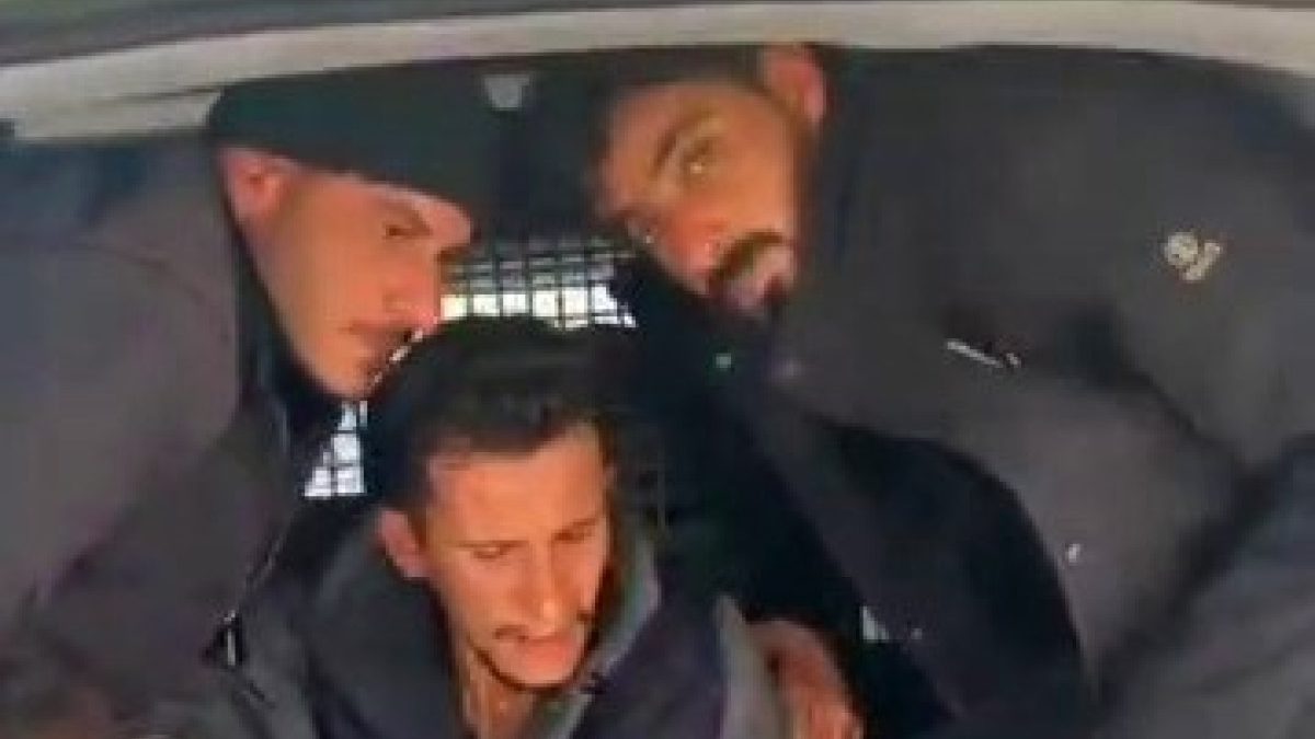 Kent merkezinde aracıyla 11 yabancı uyruklu göçmeni taşıyan şahıs, mahkemece