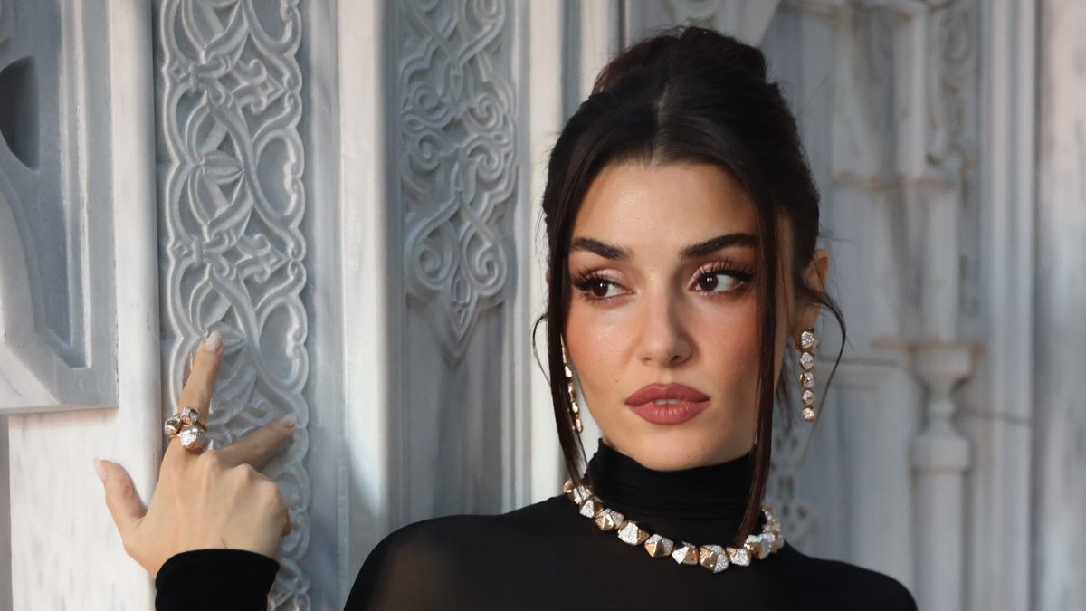 Geçtiğimiz günlerde katıldığı bir davette  İngilizce konuşmasıyla sosyal medyanın