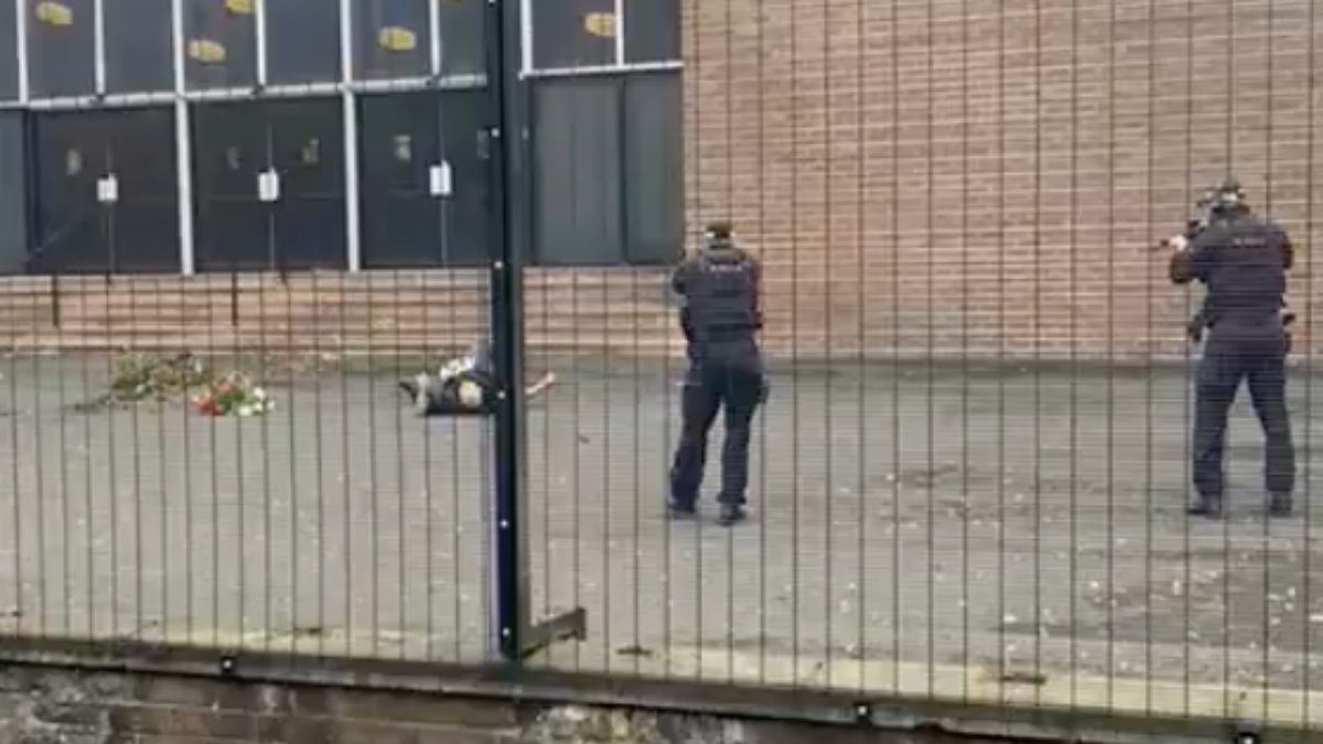 İngiltere'nin Manchester kentindeki bir sinagogun dışında meydana gelen bıçaklı saldırıya