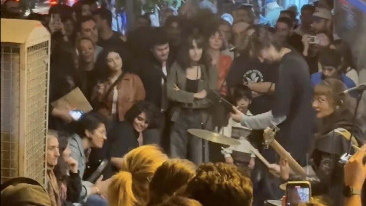 İran'da uzun süredir sıkı uygulamalara yönelik protestolar sonuç vermeye başladı.