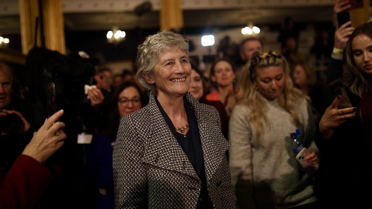 İrlanda’da gerçekleştirilen cumhurbaşkanlığı seçimlerinde Catherine Connolly, rakibi Heather Humphreys’i açık