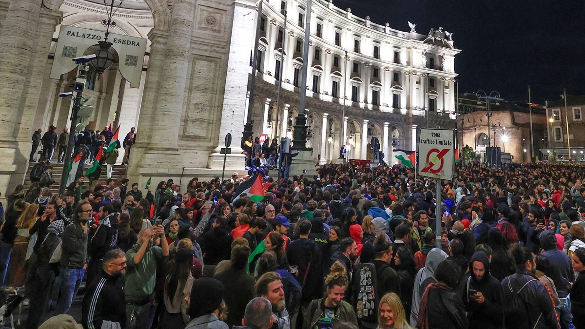 İsrail'in, Gazze'deki ablukayı kırmak ve insani yardım ulaştırmak üzere yol