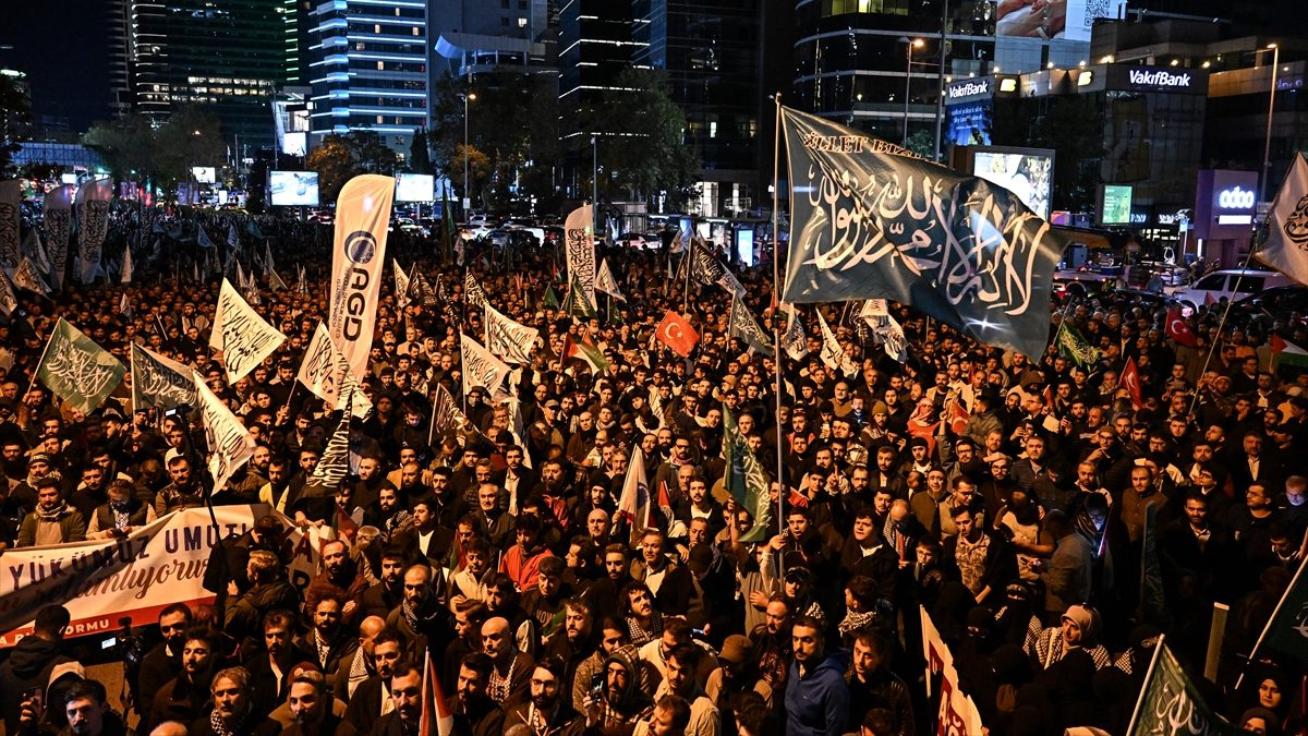 İsrail ablukasını kırmak ve insani yardım ulaştırmak amacıyla Gazze'ye doğru