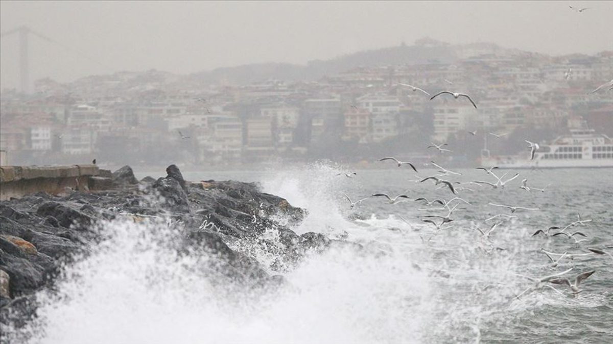 Marmara ve Batı Karadeniz için fırtına uyarısı geldi. İstanbul Valiliği,