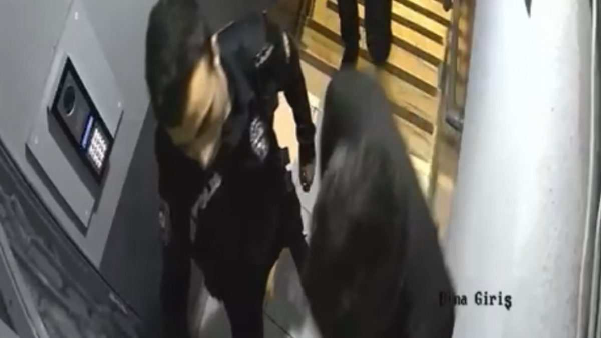Kağıthane'de annesini darbeden Bedirhan T., kendisini 'kendimi keseceğim' diyerek odaya