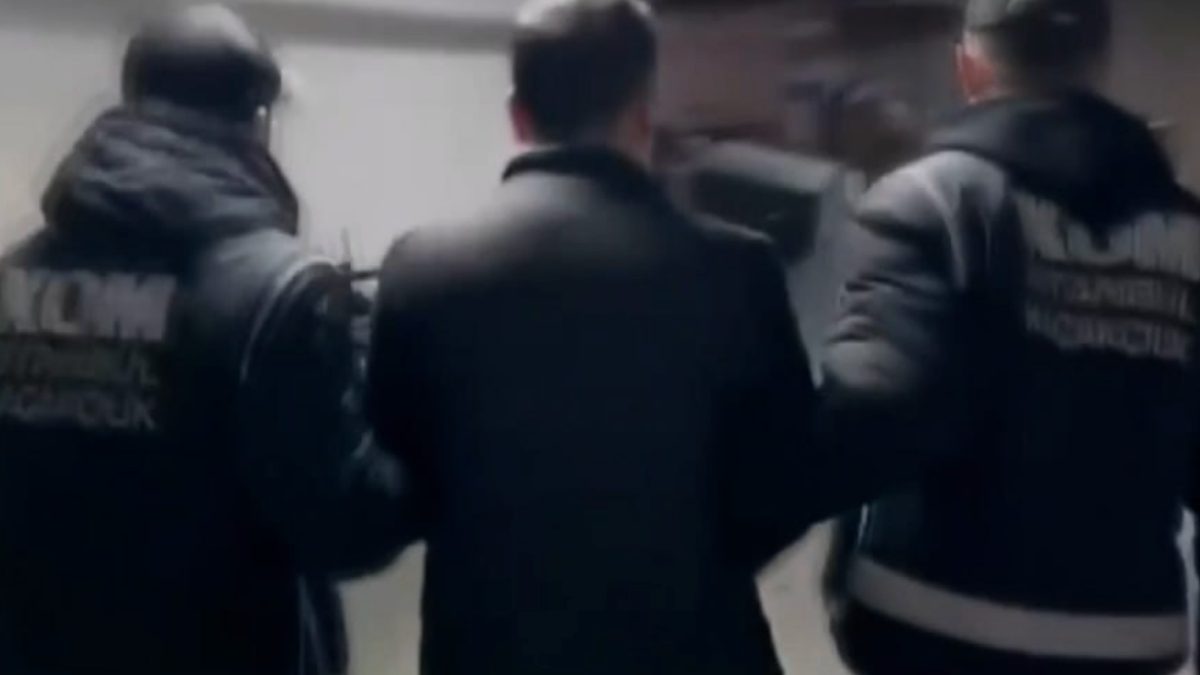 Megakent'te düzenlenen kaçakçılık operasyonlarında 730 bin 500 elektronik sigara ele