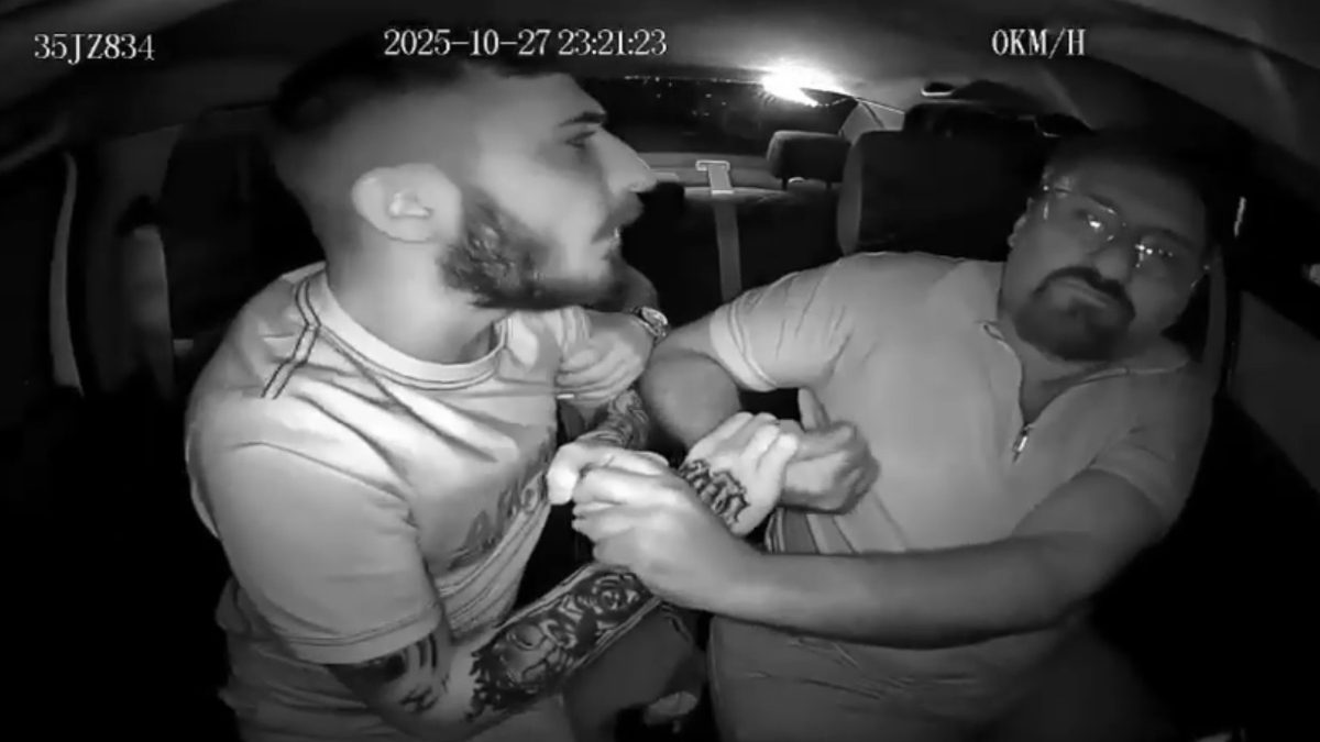 Bayraklı ilçesinde emekli polis memuru olduğu öğrenilen taksi şoförü, bir