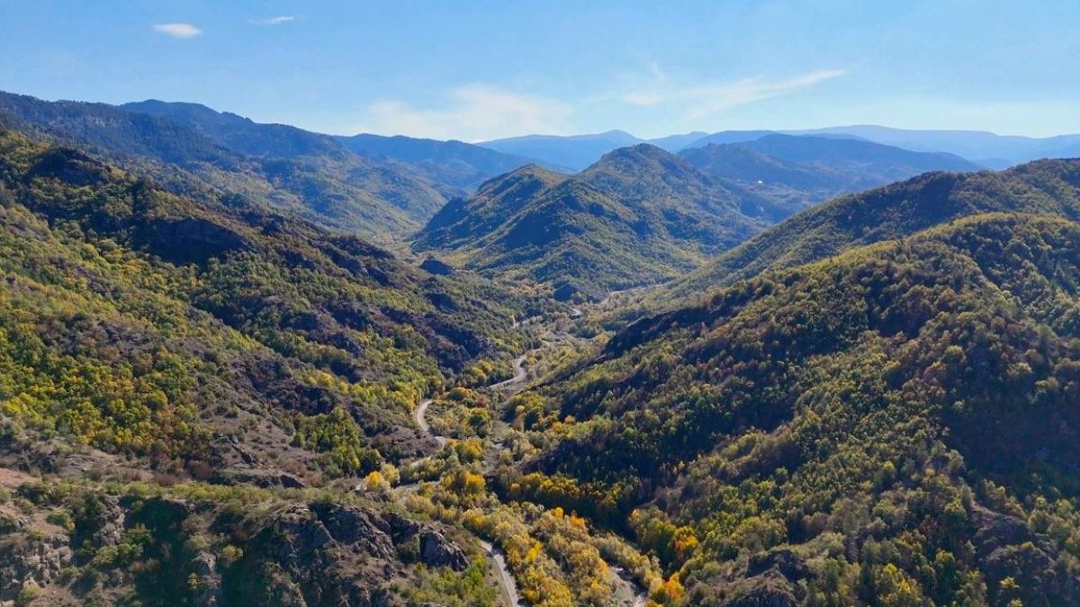 Kastamonu'nun İhsangazi ilçesinde sonbaharla birlikte renk cümbüşünün yaşandığı ormanlar, havadan
