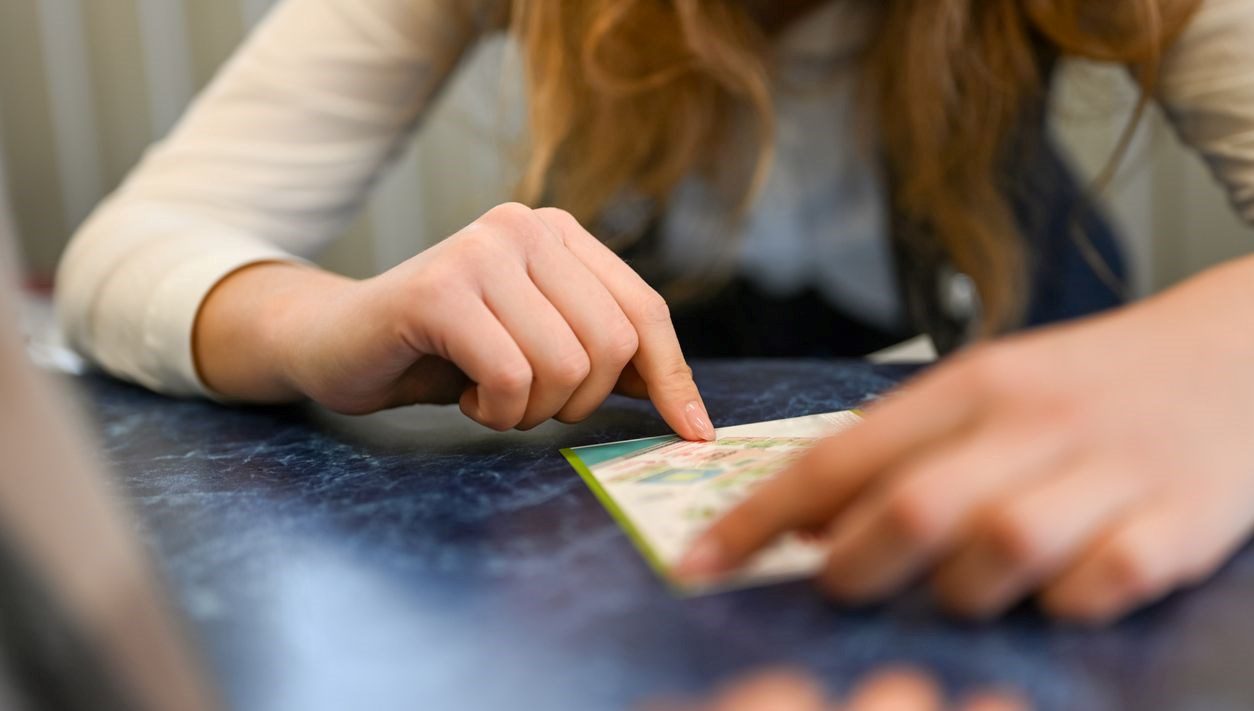 Bir milyon sterlinlik kazı kazanla hayatı değişen Adam Lopez, üç