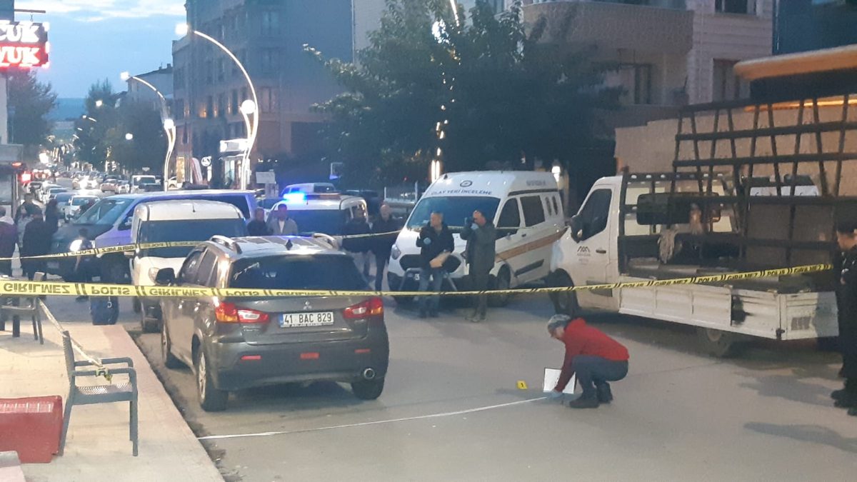 Kocaeli'de yol verme ve park meselesi yüzünden çıkan silahlı kavgada