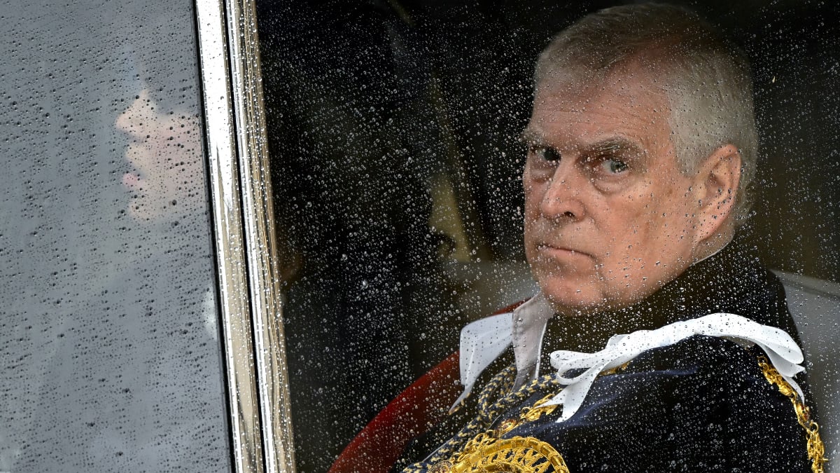Kral Charles kardeşi Andrew'un tüm ünvanlarını geri aldı.Buckingham Sarayı'ndan yapılan