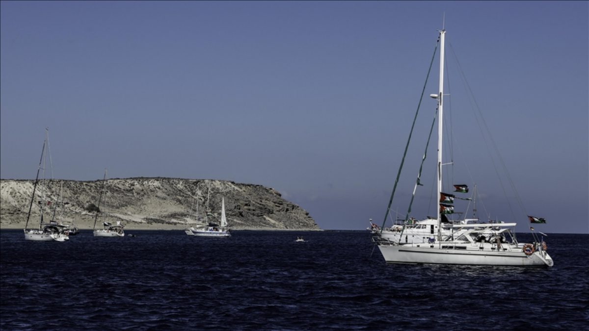 İsrail ablukasını kırarak insani yardım ulaştırmayı hedefleyen Küresel Sumud Filosu’nun