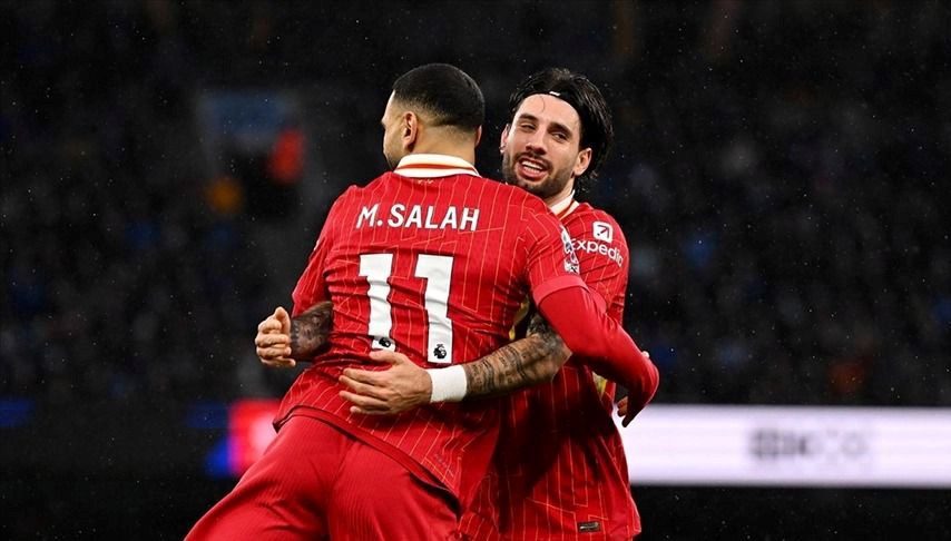 İngiltere Premier Lig'de heyecan kaldığı yerden devam ediyor. Liverpool, Manchester