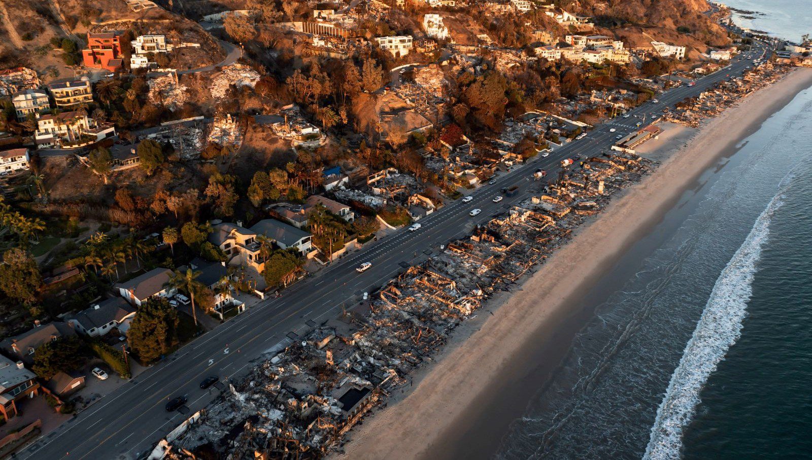 ABD'de, 7 Ocak'ta Los Angeles'ın lüks semti Pacific Palisades'te yangınla