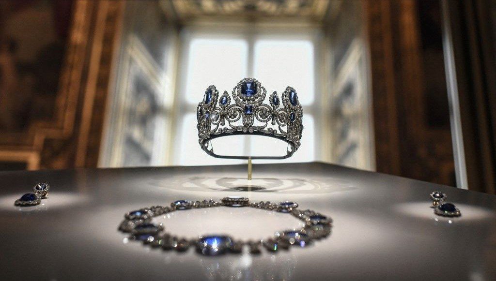 Fransız basını, dünyaca ünlü Louvre Müzesi'nde yaşanan 88 milyon euro'luk