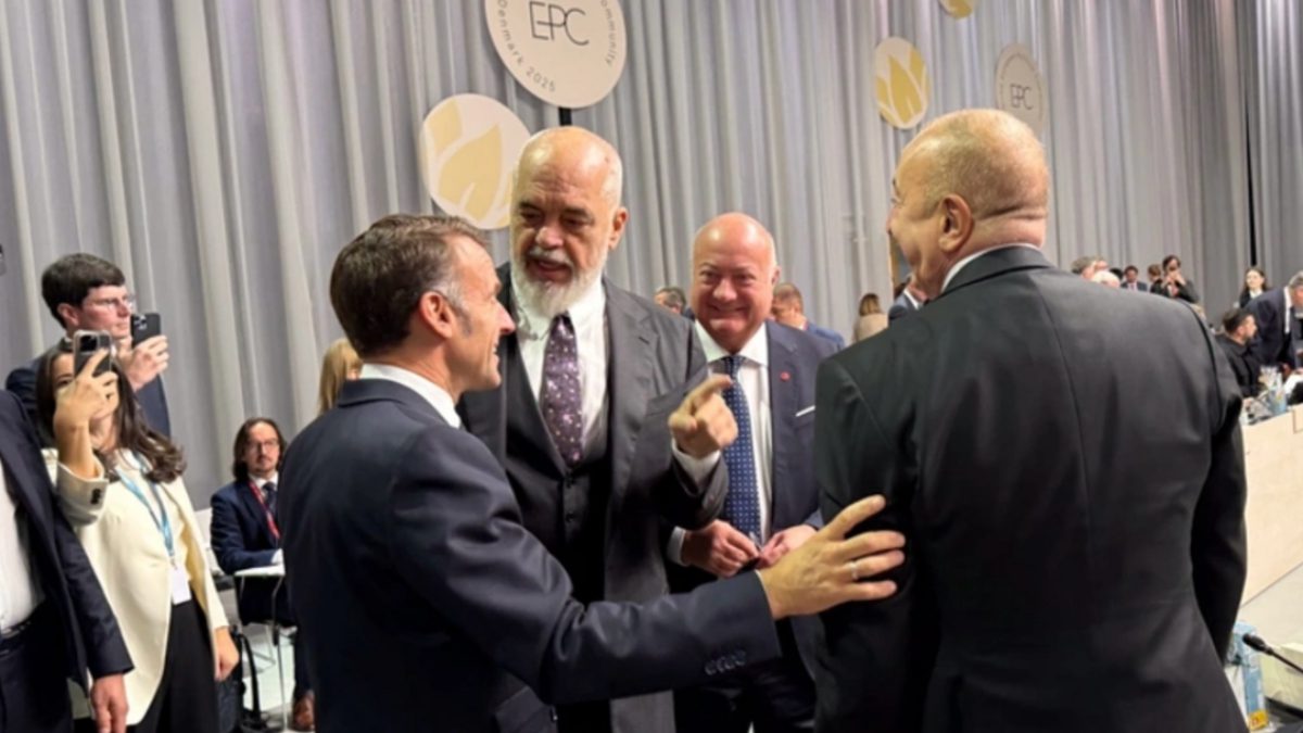 Arnavutluk Başbakanı Edi Rama, Kopenhag'daki zirvede Fransa Cumhurbaşkanı Emmanuel Macron'la