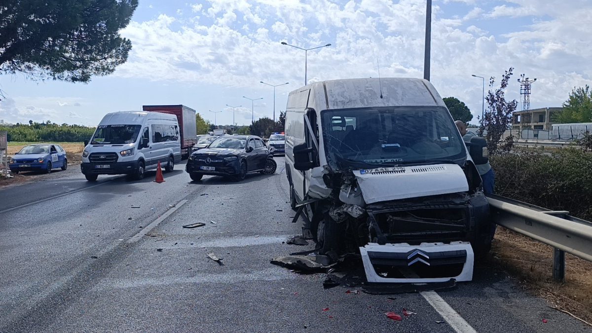 Antalya'nın Manavgat ilçesinde yaklaşık 1 kilometrelik mesafede meydana gelen 12
