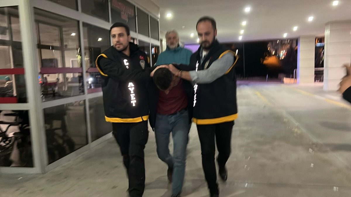 Turgutlu ilçesinde akaryakıt istasyonunda denk geldiği eski eşini kucağında bebek