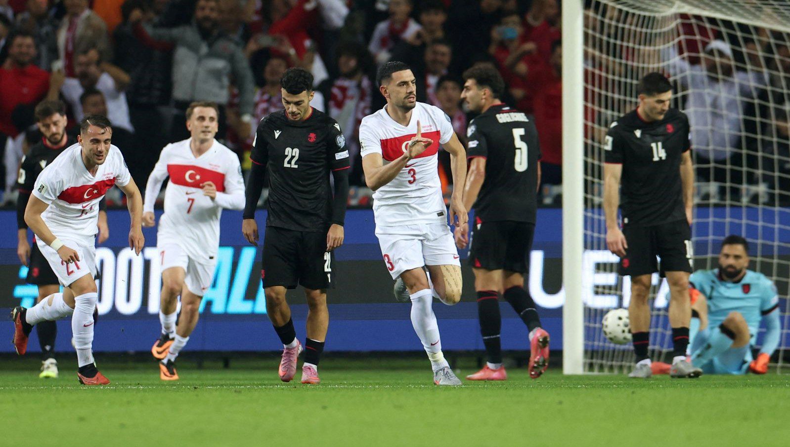 A Milli Takım'ın savunma oyuncularından Merih Demiral, Gürcistan maçı sonrasında