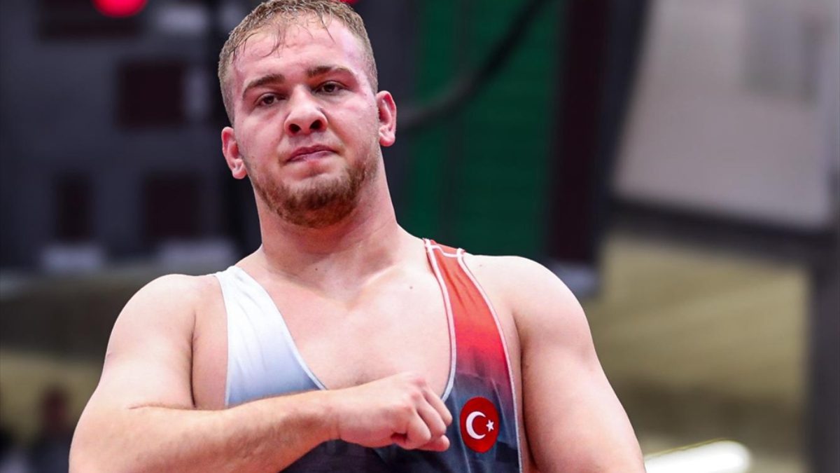 Sırbistan'da düzenlenen Dünya 23 Yaş Altı Güreş Şampiyonası'nda milli sporculardan