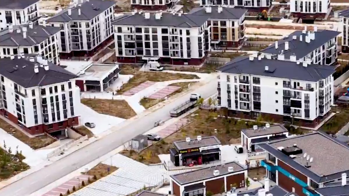 TOKİ, depreme dayanıklı, korunaklı ve dar gelirli vatandaşların kolaylıkla ev