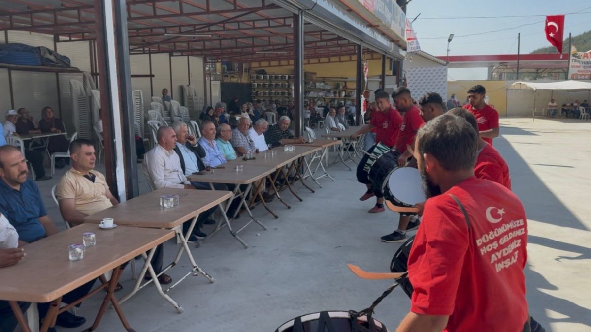 Osmaniye'de 3 gün süren düğünde misafirler davul zurna eşliğinde hem