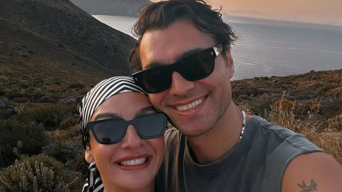 Ekranların başarılı oyuncularından Hakan Kurtaş, anne ve babasının evlilik yıl
