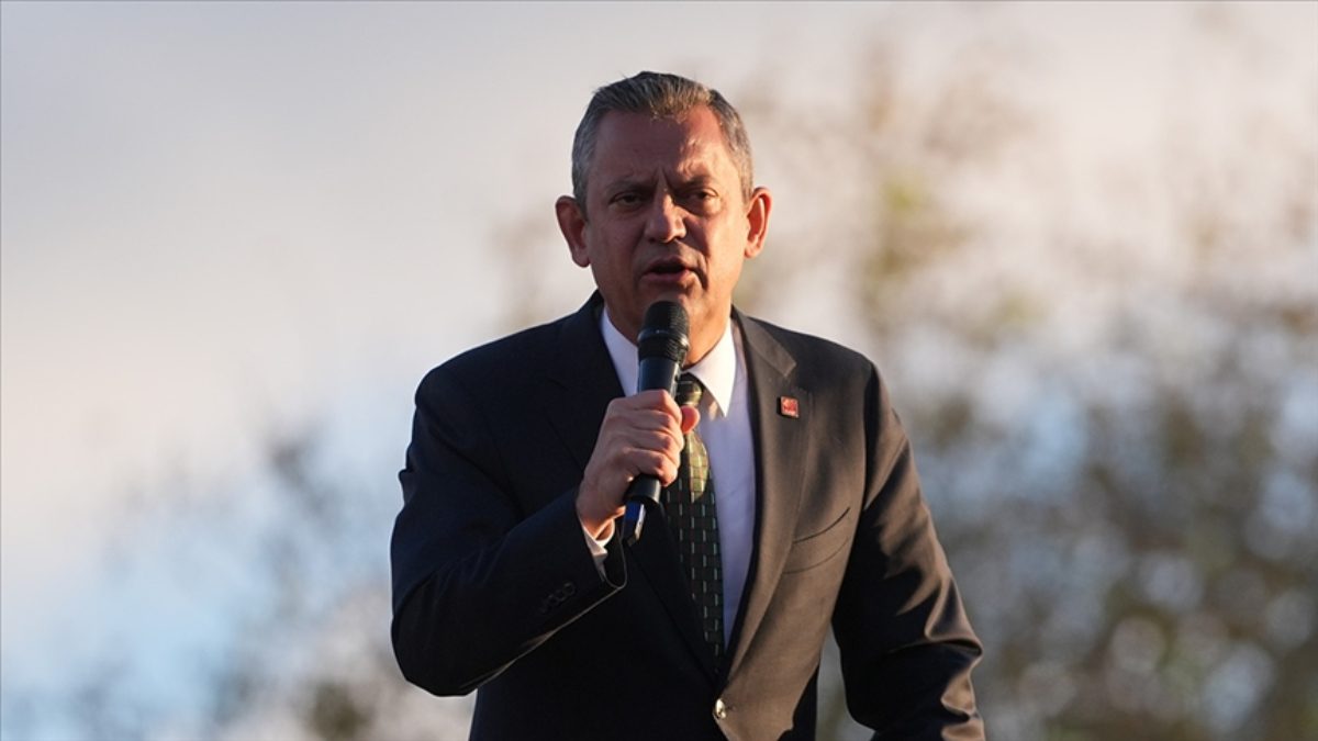 CHP'nin 39. Kurultay davasına ilişkin Lütfü Savaş'ın da aralarında bulunduğu