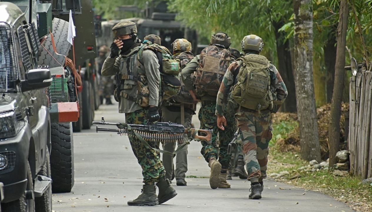 Pakistan’da, askerler ile Pakistan Talibanı militanları arasında yaşanan çatışmada 6