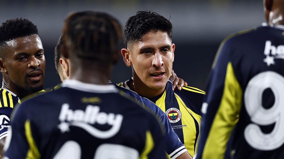 Fenerbahçe'nin yaz transfer döneminde West Ham'dan kadrosuna kattığı Edson Alvarez'in