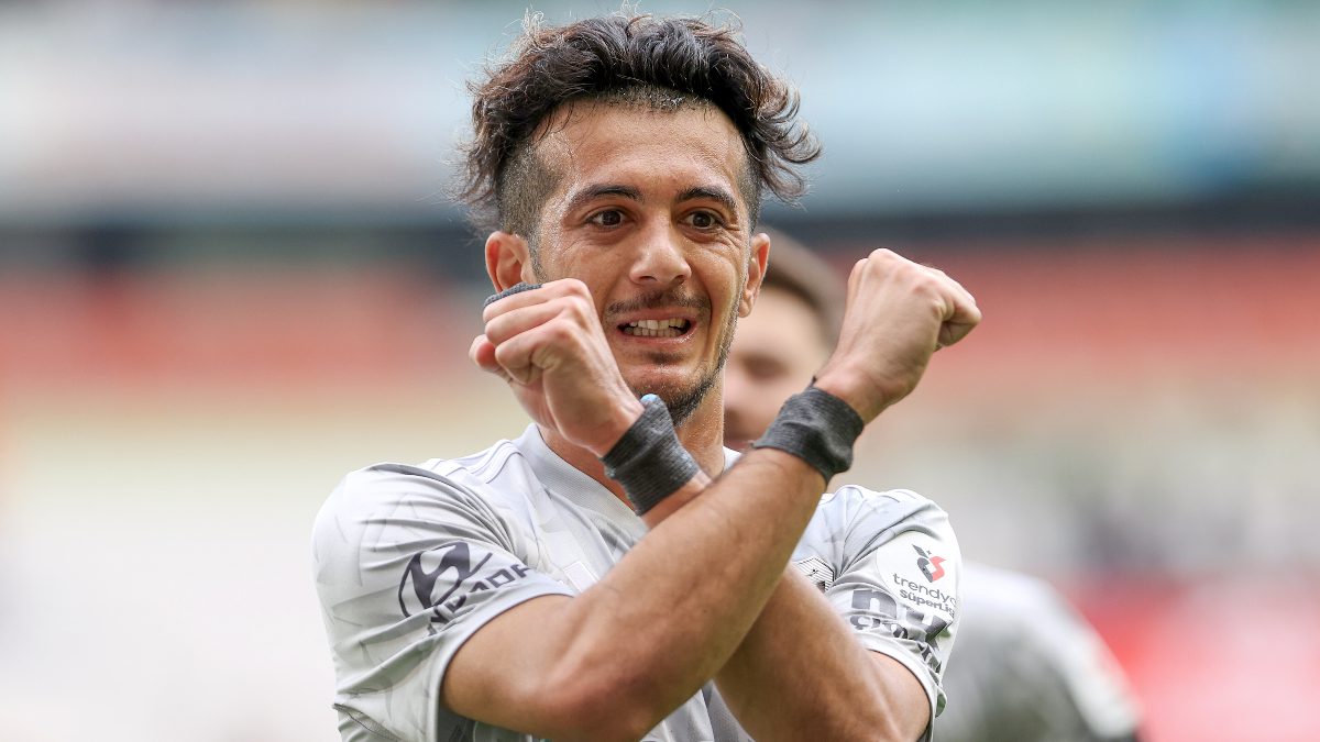 Kocaelispor'un deneyimli orta saha oyuncusu Tayfur Bingöl, son haftalardaki enfes