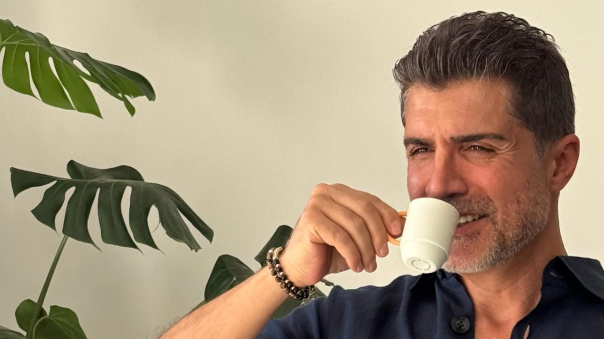 Yeni projesi için sakallarını ve saçlarını uzatan Özcan Deniz, hiç