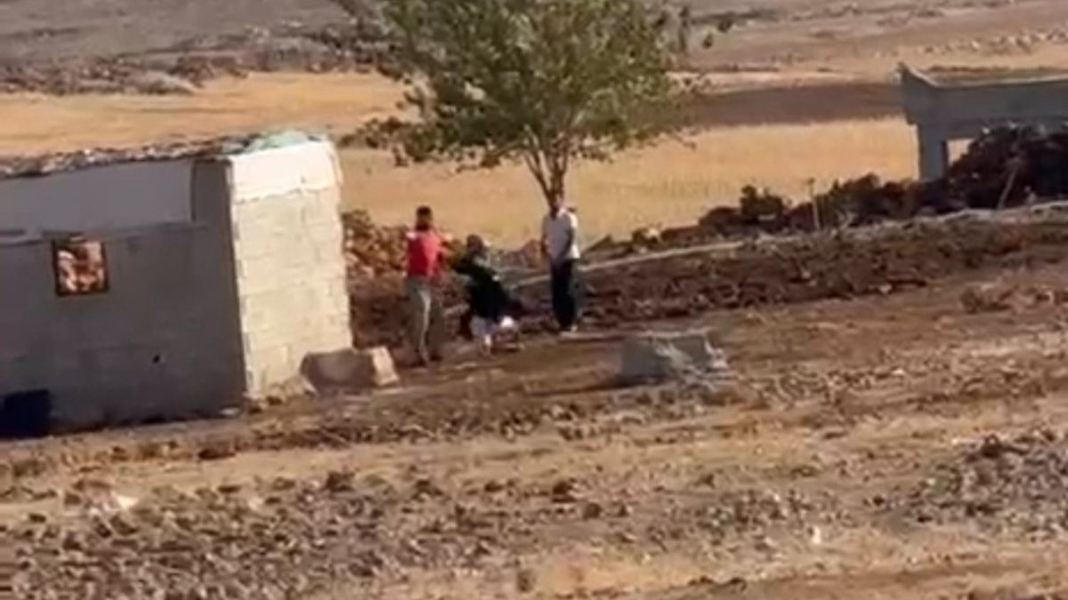 Siverek ilçesinde iki aile arasında çıkan silahlı çatışma kameralara yansıdı.