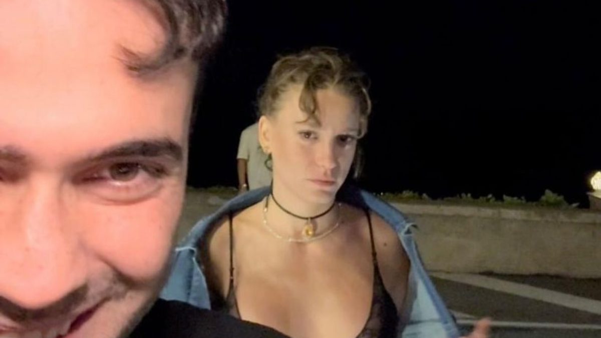 Serenay Sarıkaya, sevgilisini yalnız bırakmadı. Sarıkaya, sevgilisini Harbiye konseri öncesi