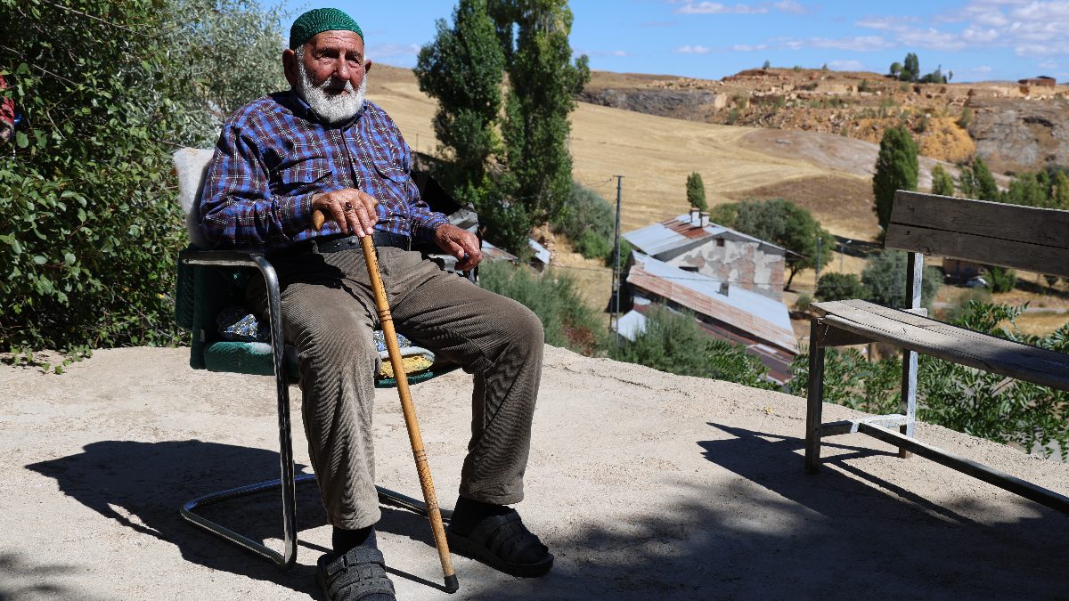 Yıldızeli'nde kimlikte 95 yaşında olan ancak gerçekte 100 yaşında olduğu
