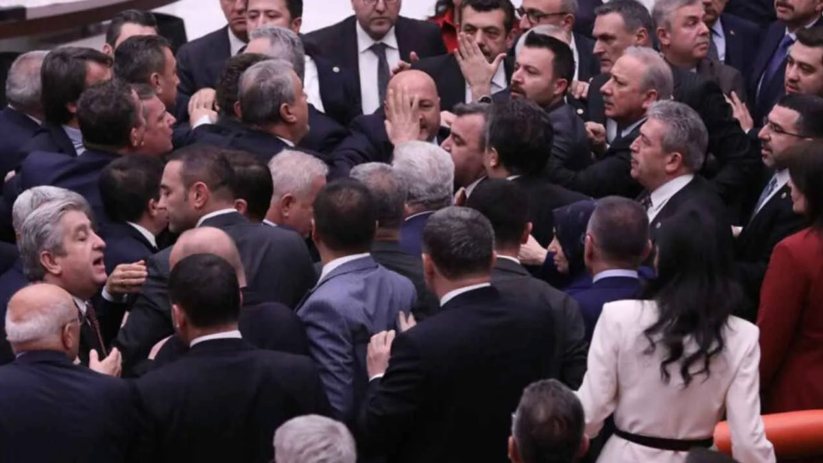 İYİ Parti Antalya Milletvekili Uğur Poyraz'ın "Kürt Türk demeden milletimizin