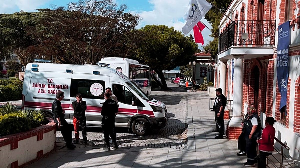 Vatandaşların ihbarı sonrası Çorlu'da annesi tarafından sokağa terk edildiği öne