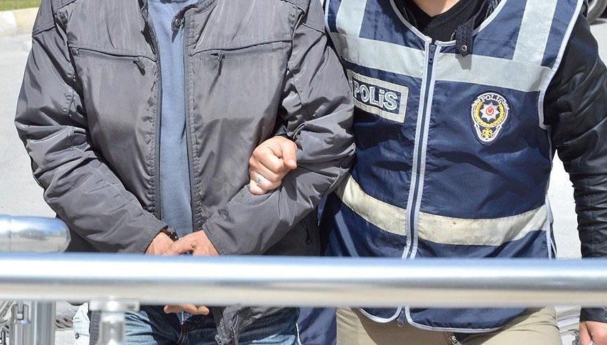 Tekirdağ'da polis ekiplerince yapılan çalışmalarda haklarında çeşitli suçlardan arama kararı